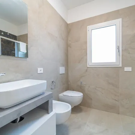 A & L T Holiday home *